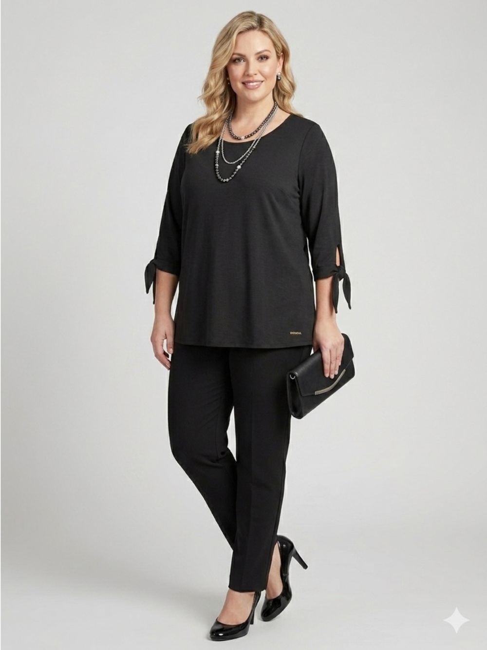 ChicSoul Black Knit Top with Crew Neck